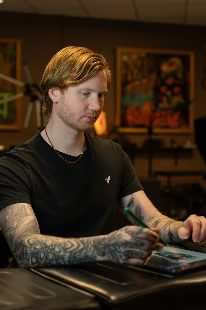 Emil Scheuerlein, tatuerare på Lifestyle Tattoo
